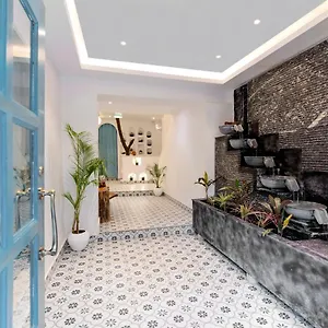Moustache Luxuria Hotel